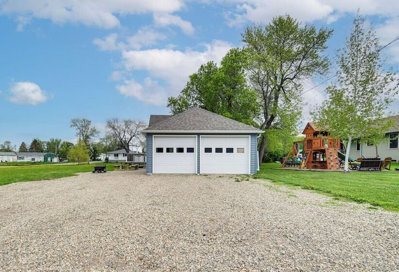Serene Devils Lake House W/ Deck + Fire Pit!
