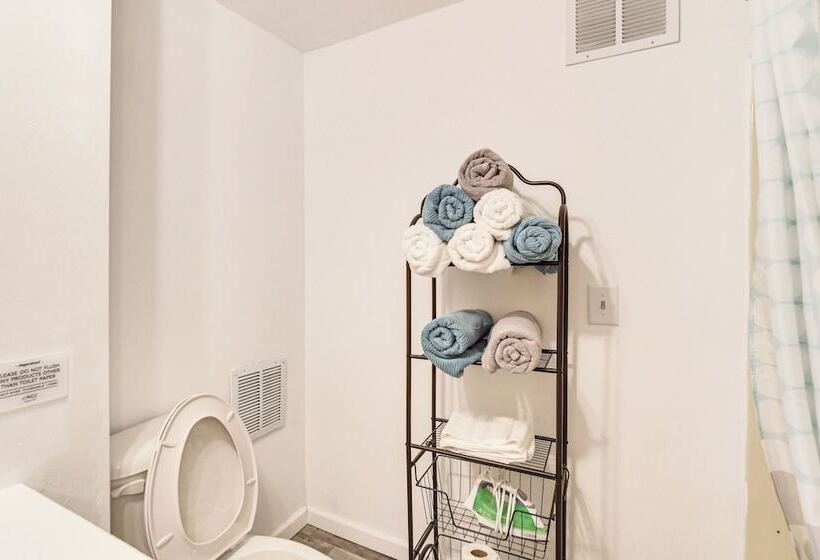 Serene Devils Lake House W/ Deck + Fire Pit!