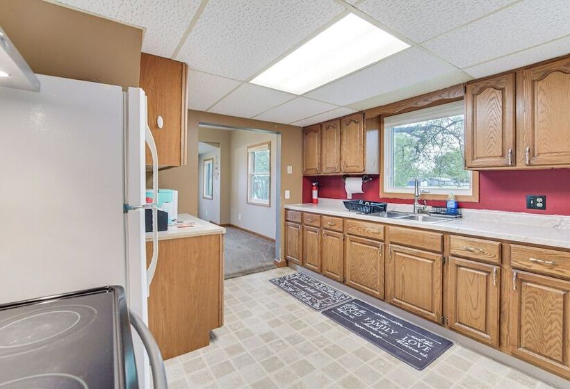 Serene Devils Lake House W/ Deck + Fire Pit!