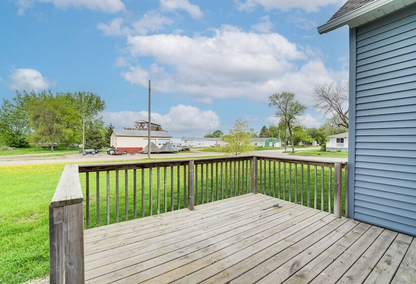 Serene Devils Lake House W/ Deck + Fire Pit!