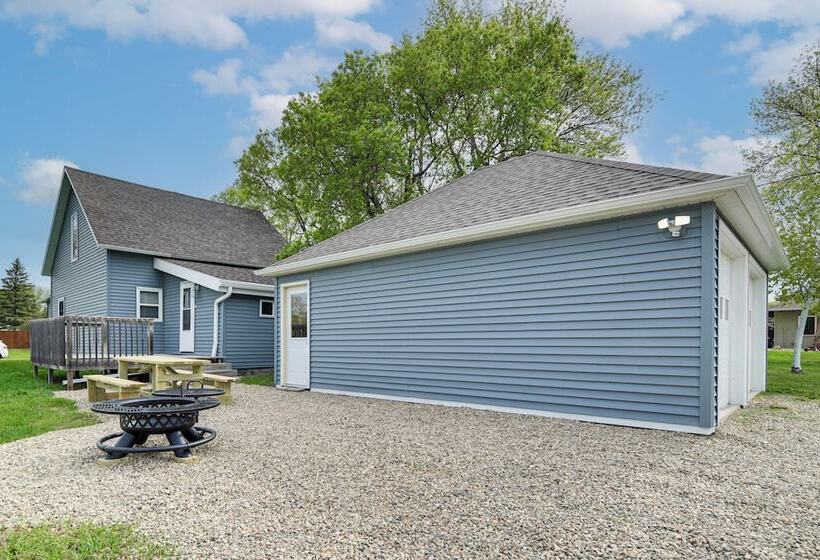 Serene Devils Lake House W/ Deck + Fire Pit!