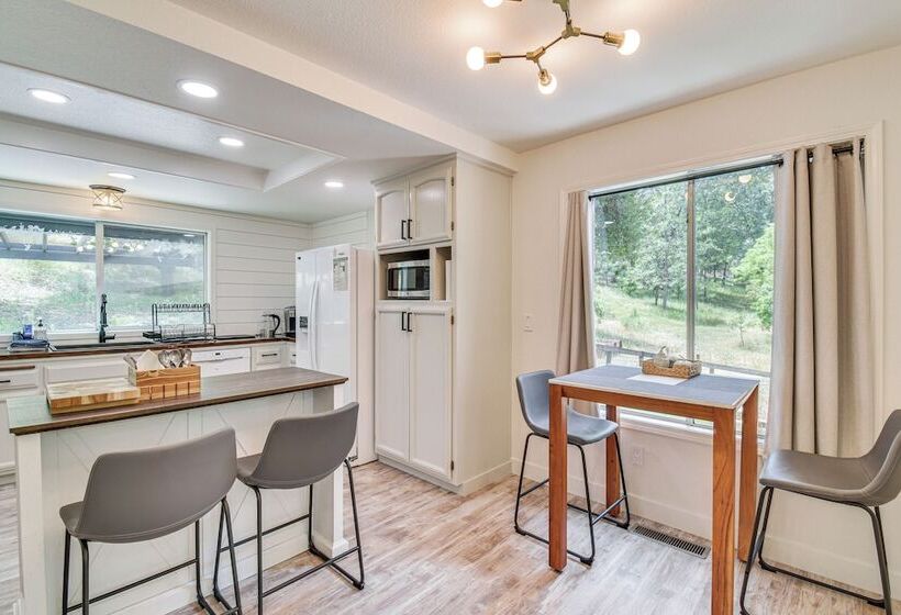 Serene Groveland House W/ Fire Pit + Lake Access!