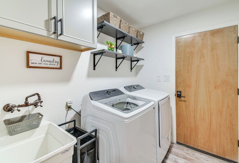 Serene Groveland House W/ Fire Pit + Lake Access!