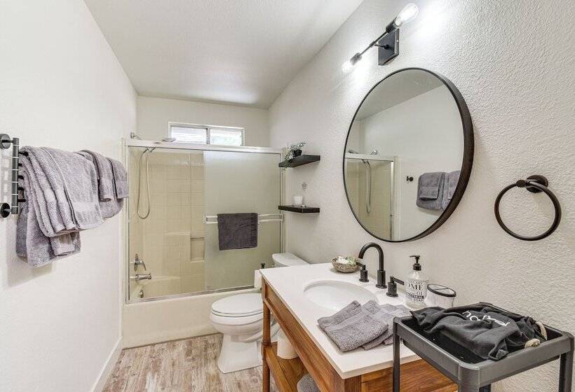 Serene Groveland House W/ Fire Pit + Lake Access!