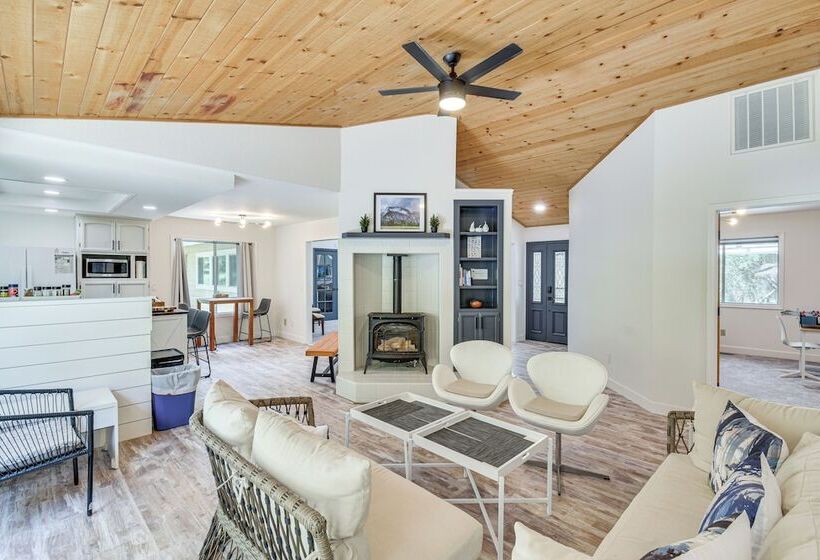 Serene Groveland House W/ Fire Pit + Lake Access!