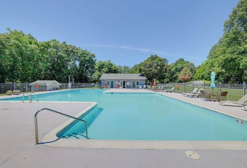 Smith Mountain Lake Home W/ Private Hot Tub & Dock