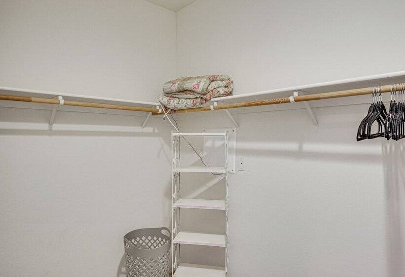 Rio Bravo Country Club Home In Bakersfield W/ Pool