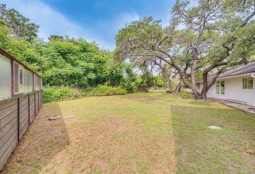 Large Austin Home W/ Lake Travis Views & Fire Pit