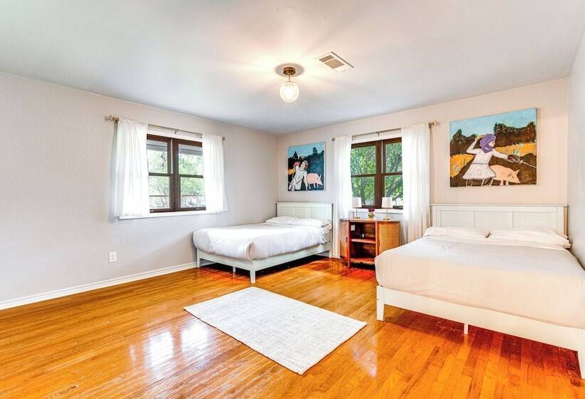 Large Austin Home W/ Lake Travis Views & Fire Pit