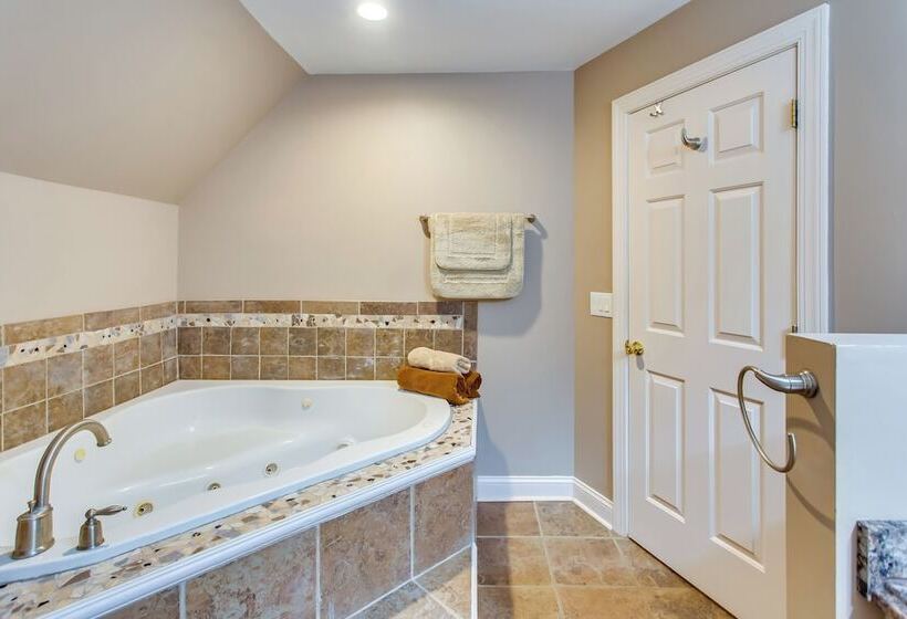 < 1/8 Mi To Boat Ramp: Family Home In Conway