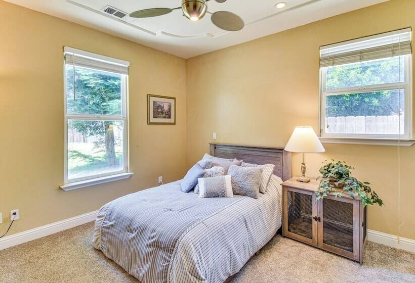 Spacious Delhi Home W/ Fireplaces, Patio & Grill!