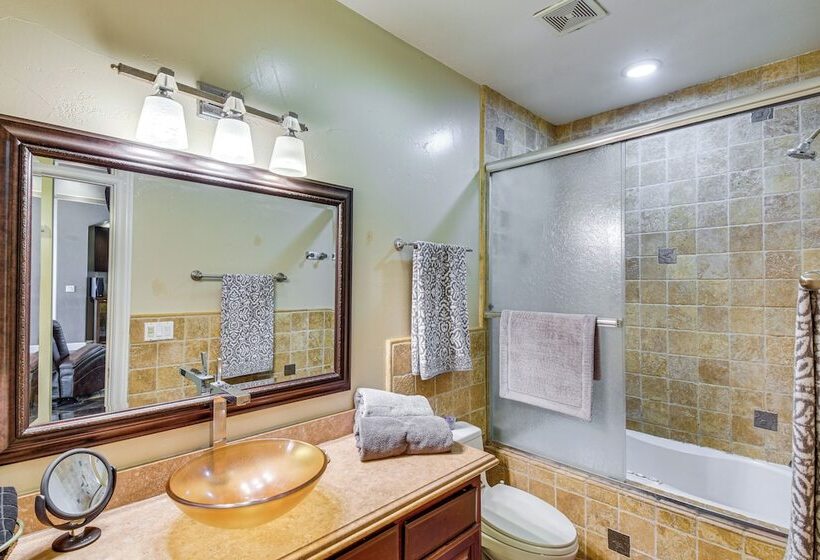 Spacious Delhi Home W/ Fireplaces, Patio & Grill!