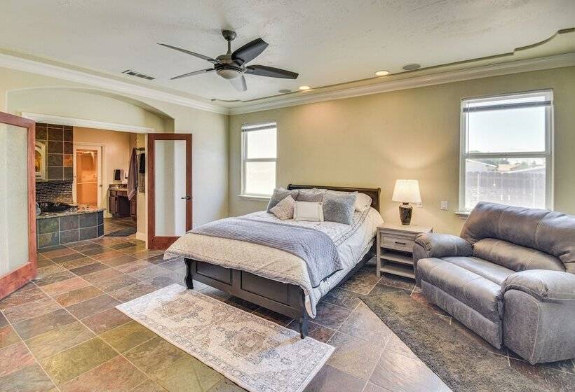 Spacious Delhi Home W/ Fireplaces, Patio & Grill!