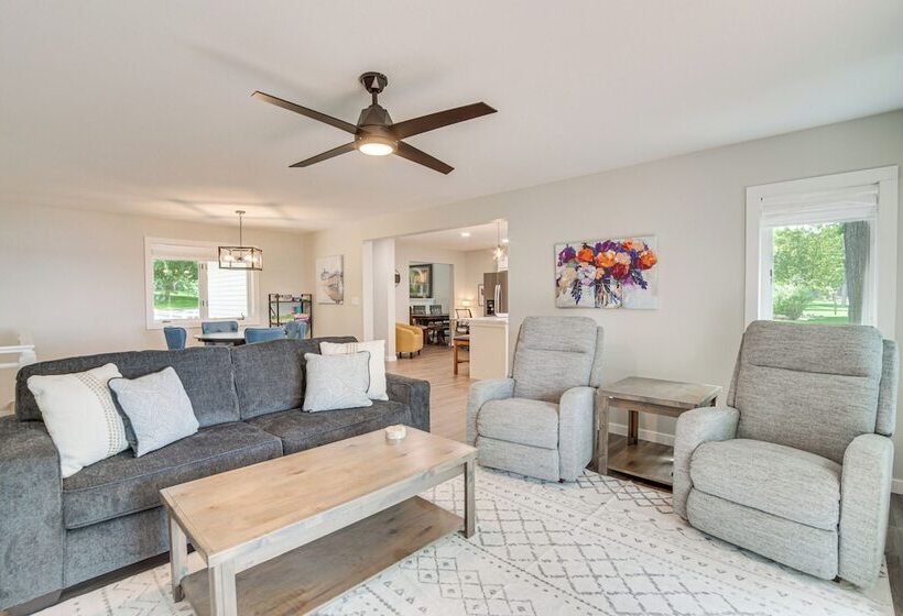 Spacious Detroit Lakes Home W/ Private Deck!