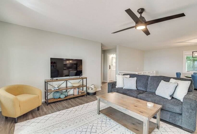 Spacious Detroit Lakes Home W/ Private Deck!