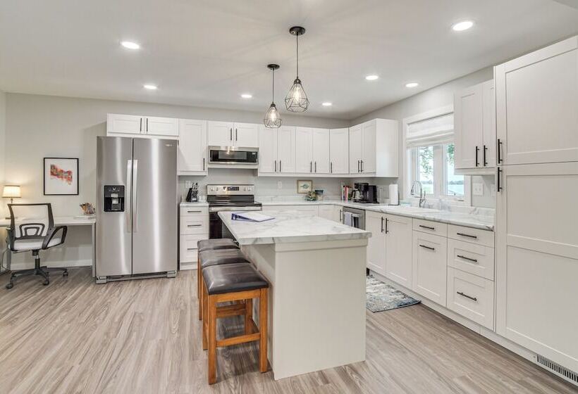 Spacious Detroit Lakes Home W/ Private Deck!