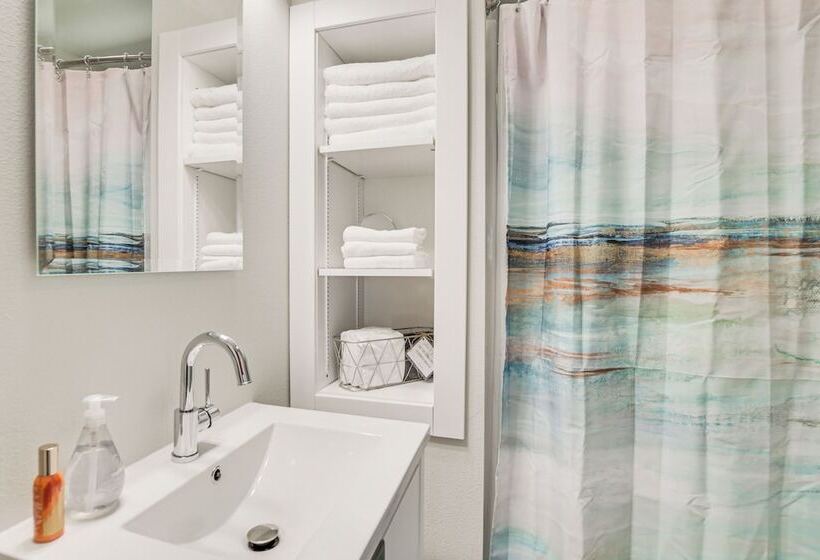 Spacious Detroit Lakes Home W/ Private Deck!