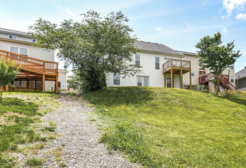 Spacious Frankfort Retreat On Bourbon Trail!