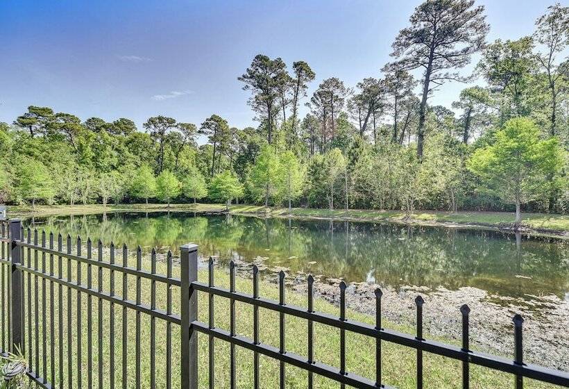 Spacious Jacksonville Home: Yard & Screened Porch!