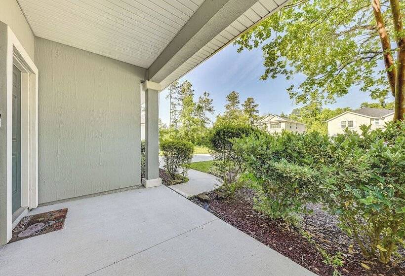 Spacious Jacksonville Home: Yard & Screened Porch!