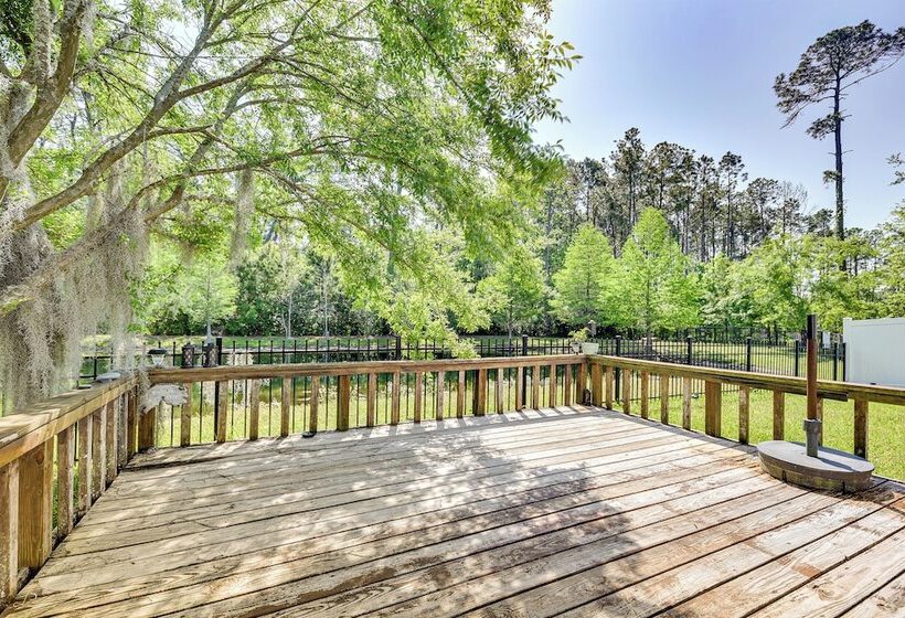 Spacious Jacksonville Home: Yard & Screened Porch!