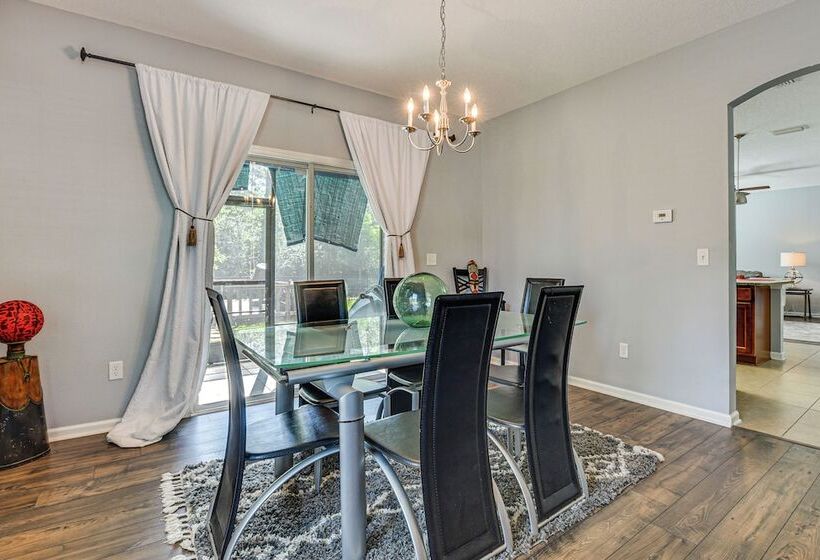 Spacious Jacksonville Home: Yard & Screened Porch!