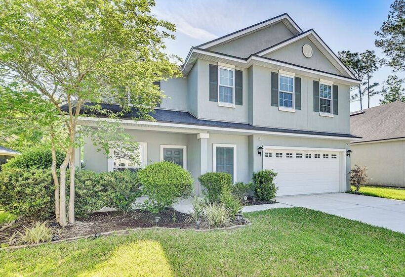 Spacious Jacksonville Home: Yard & Screened Porch!