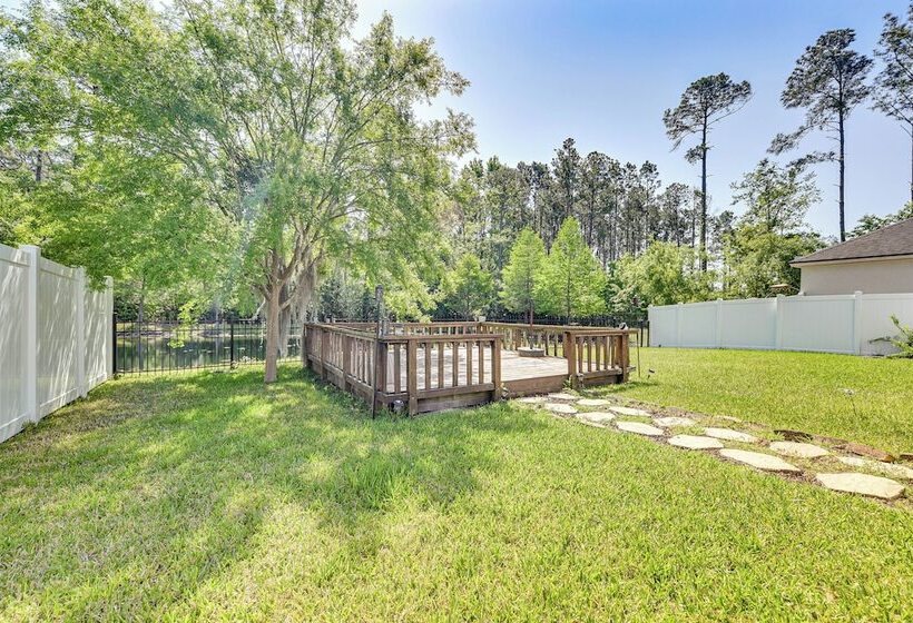 Spacious Jacksonville Home: Yard & Screened Porch!