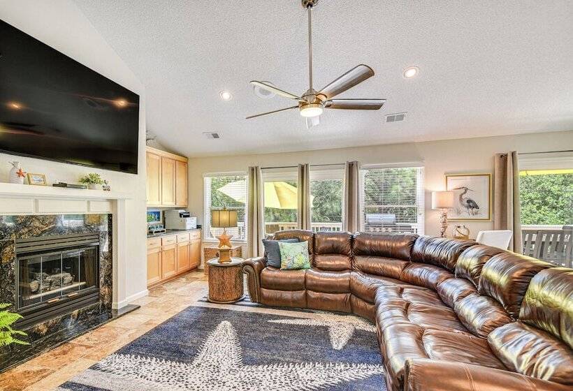 Spacious Outer Banks Home   Golf & Beach Access!