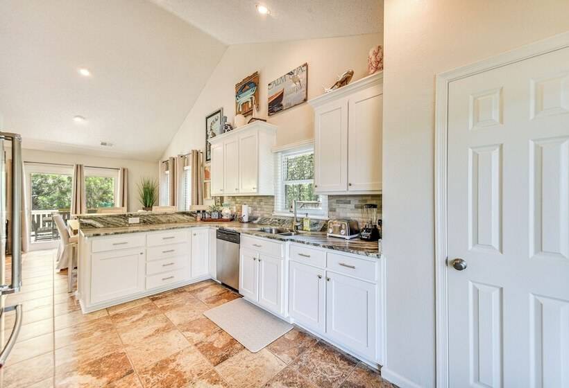 Spacious Outer Banks Home   Golf & Beach Access!