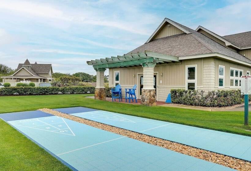 Spacious Outer Banks Home   Golf & Beach Access!