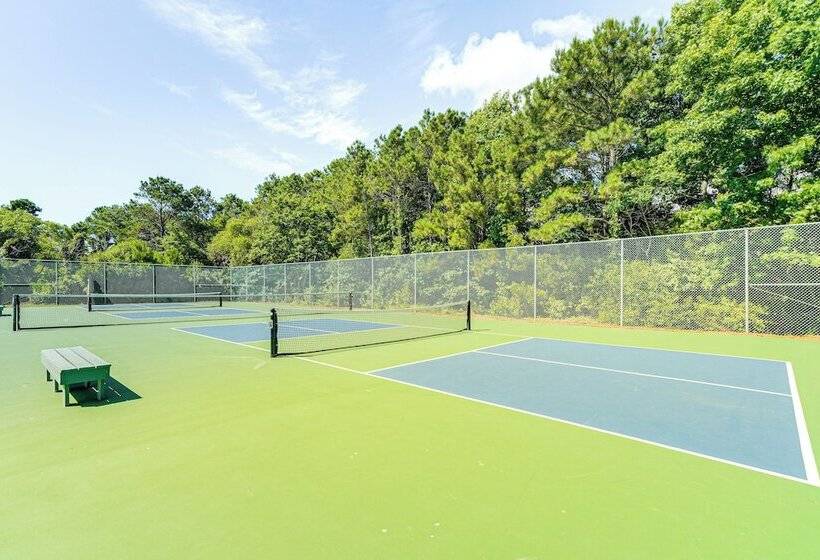 Spacious Outer Banks Home   Golf & Beach Access!