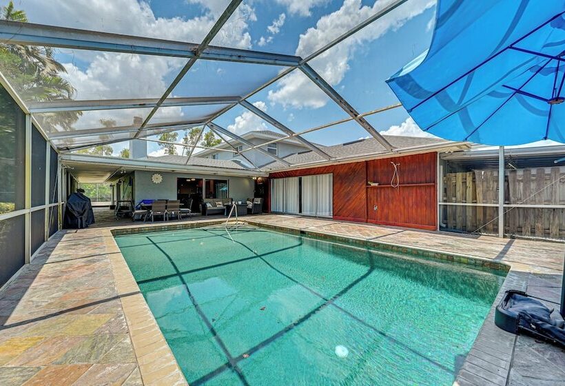 Sprawling Fort Myers Home: Pool & Screened Lanai!