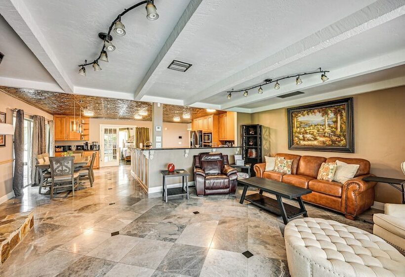 Sprawling Fort Myers Home: Pool & Screened Lanai!