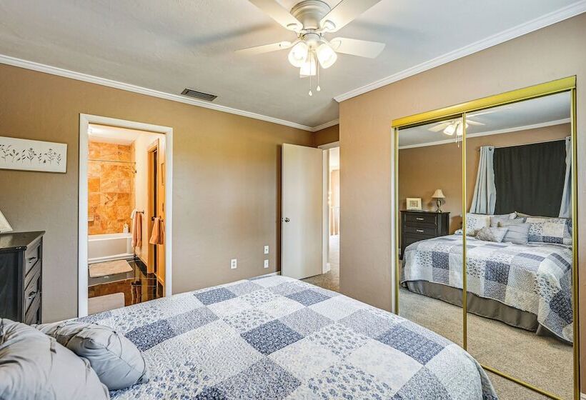 Sprawling Fort Myers Home: Pool & Screened Lanai!