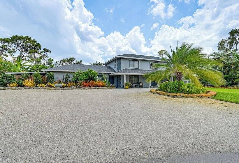 Sprawling Fort Myers Home: Pool & Screened Lanai!