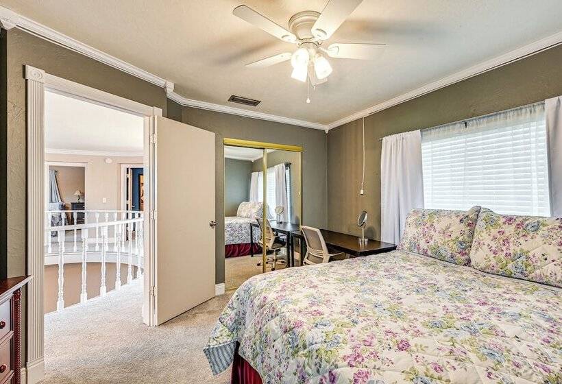 Sprawling Fort Myers Home: Pool & Screened Lanai!