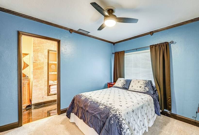 Sprawling Fort Myers Home: Pool & Screened Lanai!