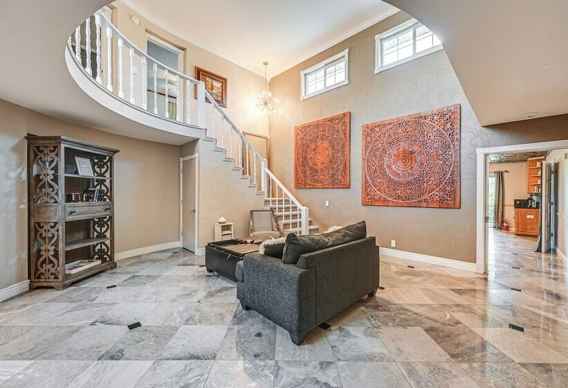 Sprawling Fort Myers Home: Pool & Screened Lanai!