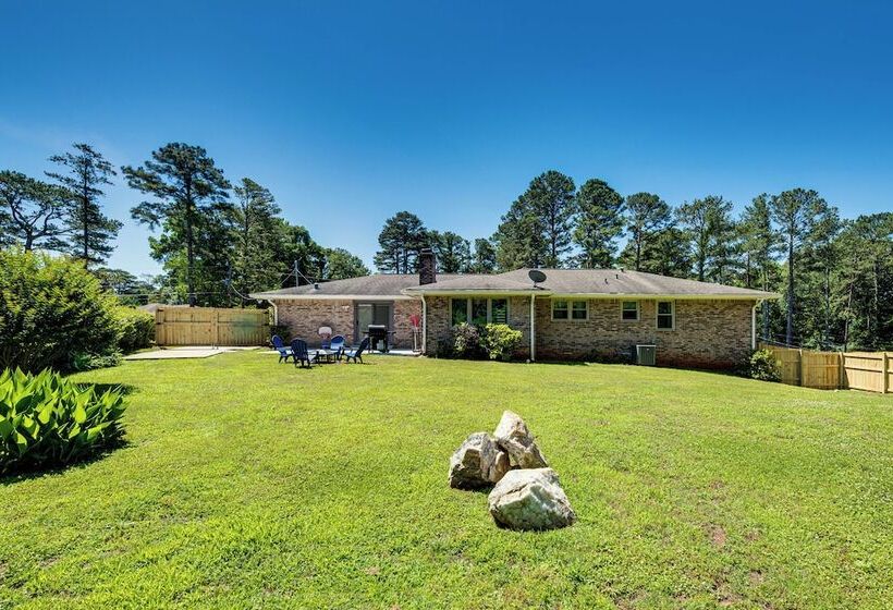 Stonecrest Family Home: Close To Panola Mountain!