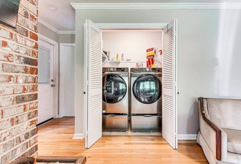 Stonecrest Family Home: Close To Panola Mountain!