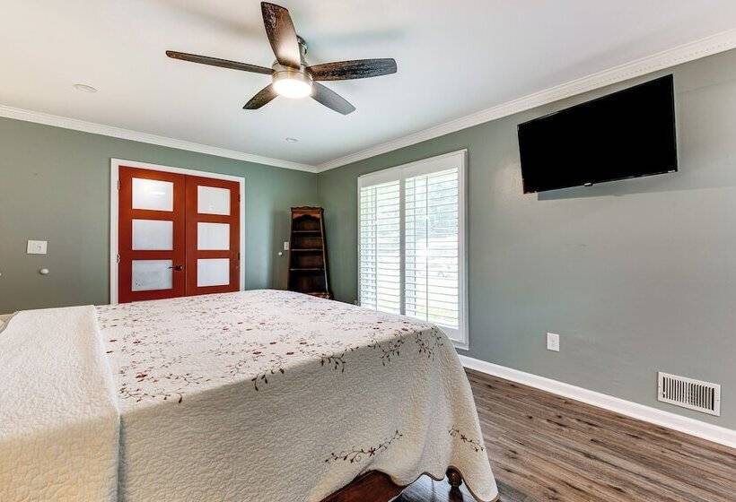 Stonecrest Family Home: Close To Panola Mountain!