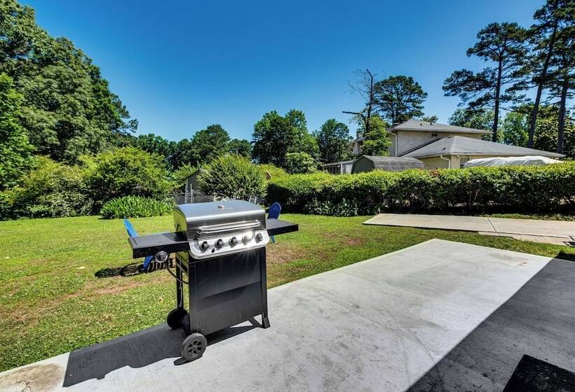 Stonecrest Family Home: Close To Panola Mountain!