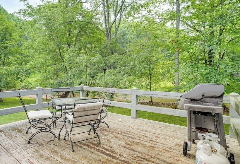Suches Creekside Cottage W/ Deck & Bbq Grill!