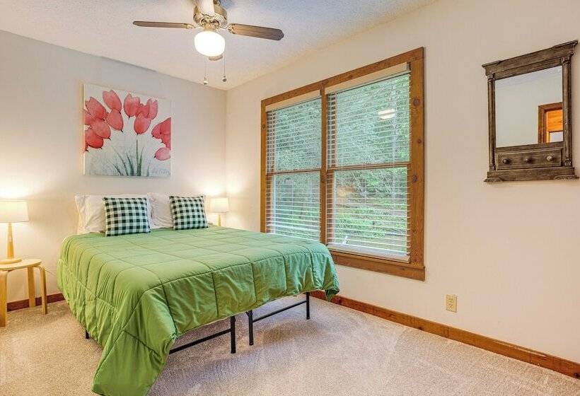 Suches Creekside Cottage W/ Deck & Bbq Grill!