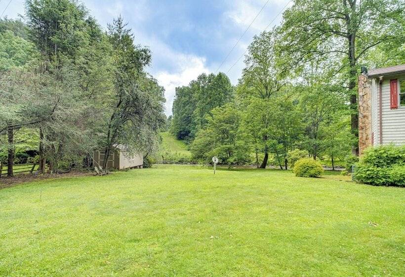 Suches Creekside Cottage W/ Deck & Bbq Grill!