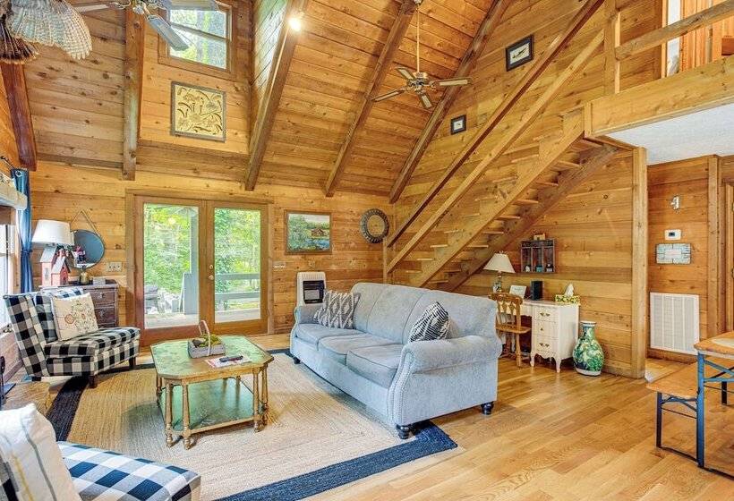 Suches Creekside Cottage W/ Deck & Bbq Grill!