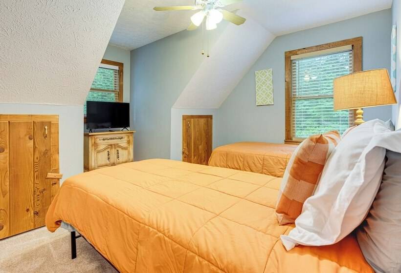 Suches Creekside Cottage W/ Deck & Bbq Grill!