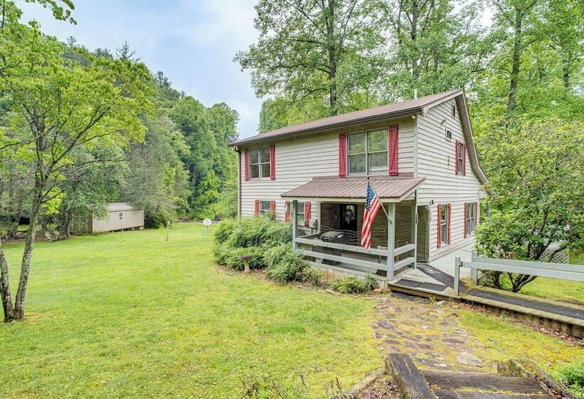 Suches Creekside Cottage W/ Deck & Bbq Grill!