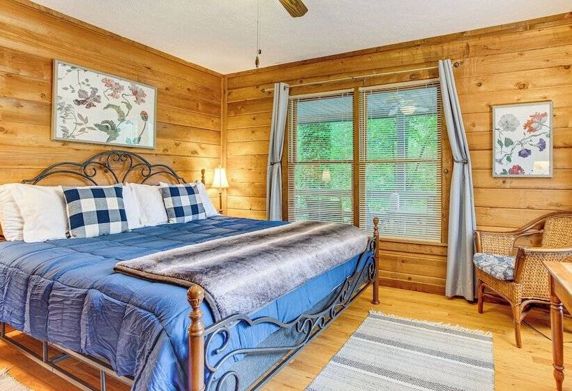 Suches Creekside Cottage W/ Deck & Bbq Grill!